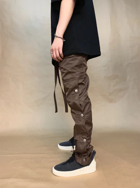 Pantalones cargo de pierna recta con cremallera y bolsillos con velcro