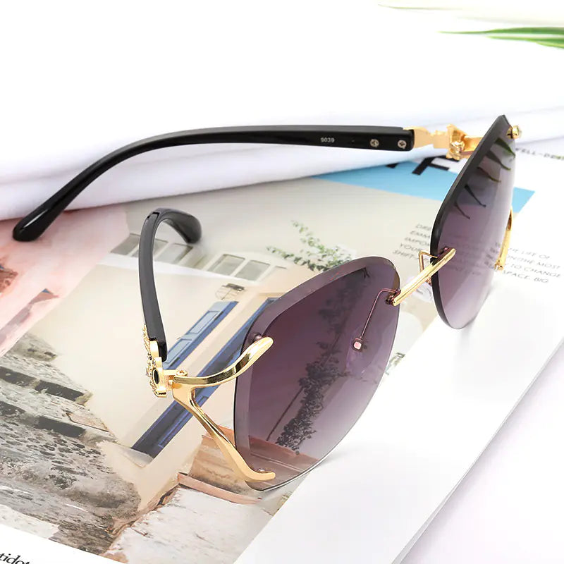 Gafas de sol de moda para mujer con diseño de metal y diamantes