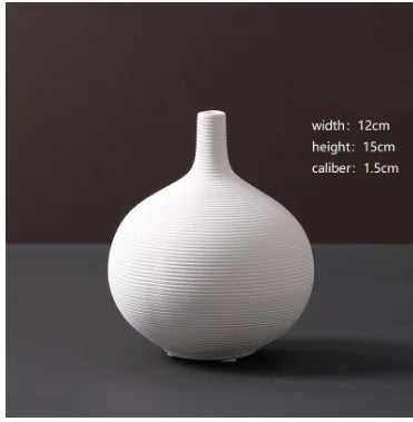 Jarrón minimalista de cerámica blanca
