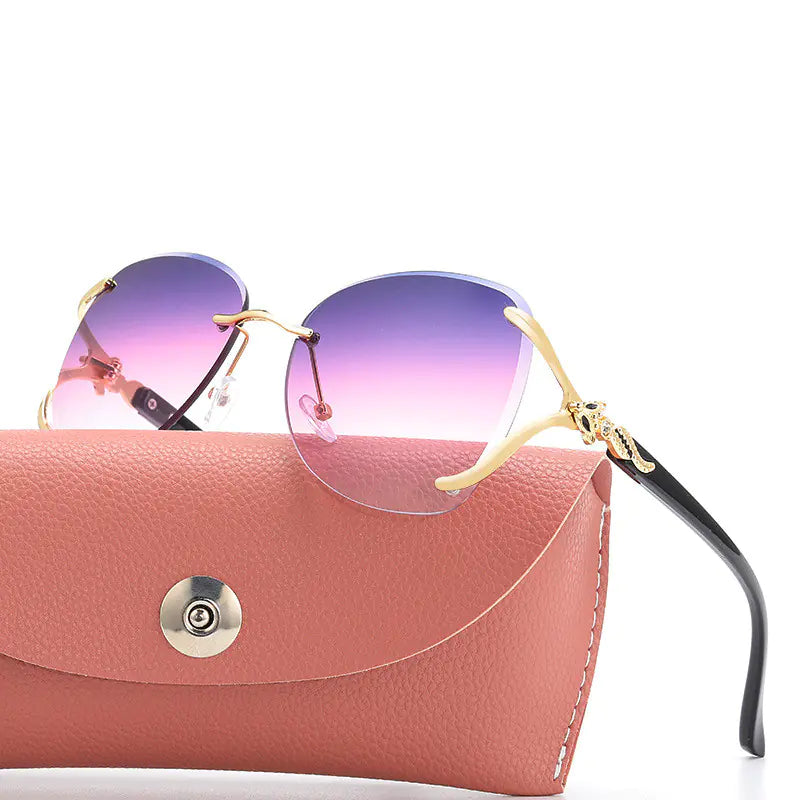 Gafas de sol de moda para mujer con diseño de metal y diamantes