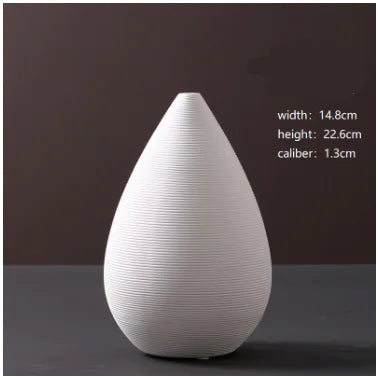 Jarrón minimalista de cerámica blanca