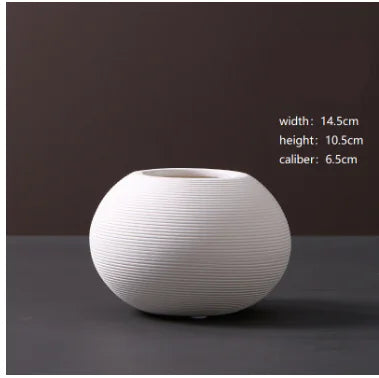 Jarrón minimalista de cerámica blanca