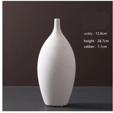 Jarrón minimalista de cerámica blanca