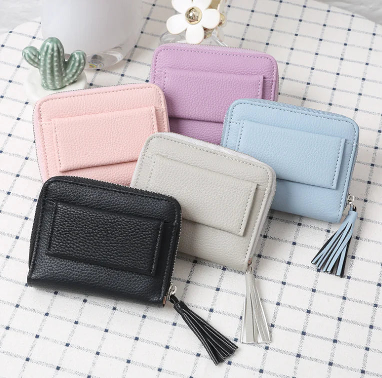Cartera corta con bloqueo RFID y diseño de borla para mujer