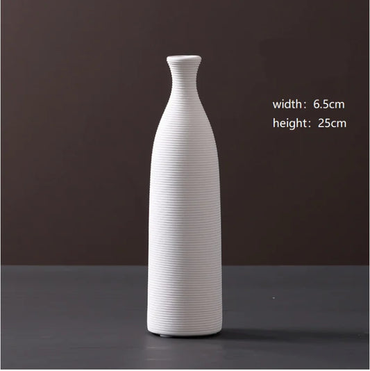 Jarrón minimalista de cerámica blanca
